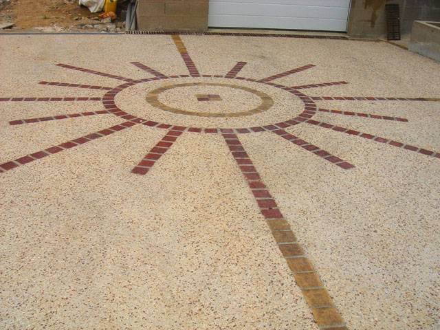 Quel type de béton décoratif choisir pour une allée de jardin ? Lunéville