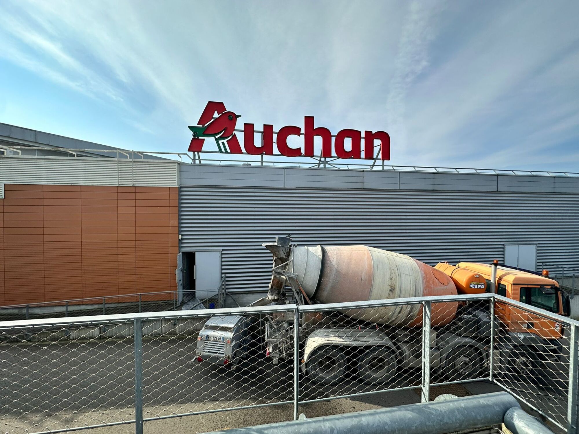 PHOTO 2023 03 01 11 45 34 | Groupe Prestige Coulage d’une chape fluide au AUCHAN à MONT SAINT MARTIN Laxou 0